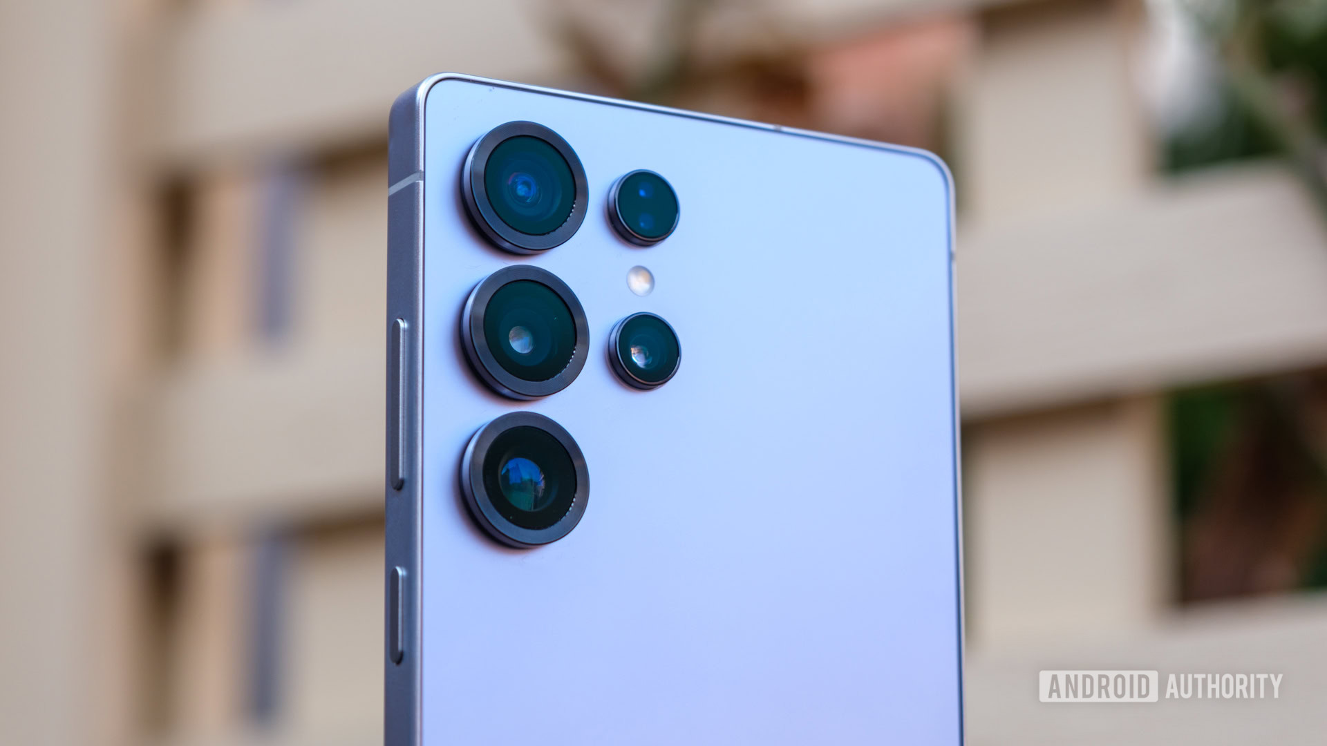 Galaxy S26 Ultra'nın 5x kamerası nihayet gecikmiş bir yükseltme alabilir