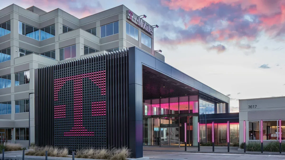 T-Mobile zaten CEO'su Sievert'i kısıtlıyor gibi görünüyor