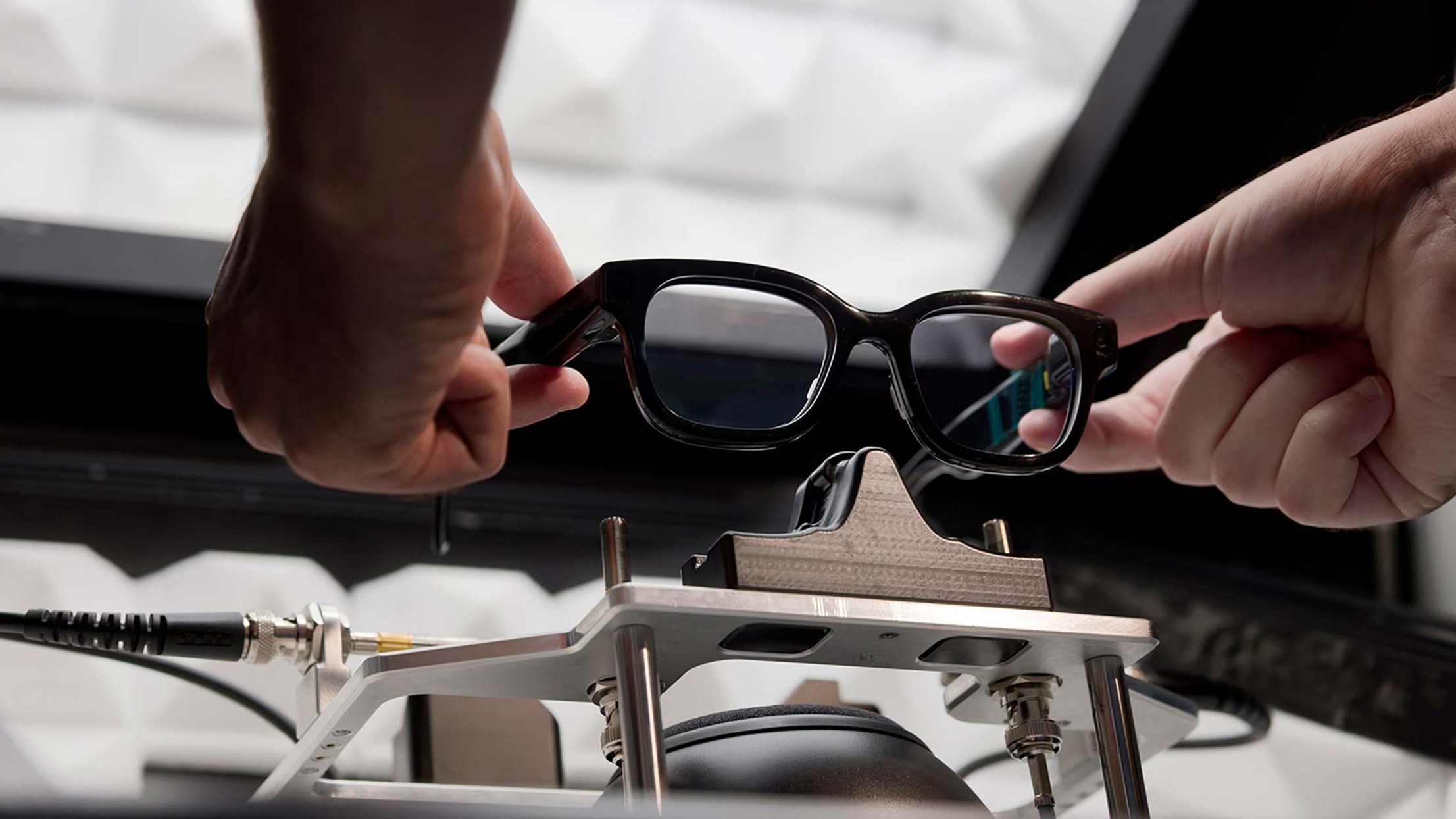 İzleyin: Google ve Magic Leap, yeni Android XR gözlük prototipini ortaya koyuyor