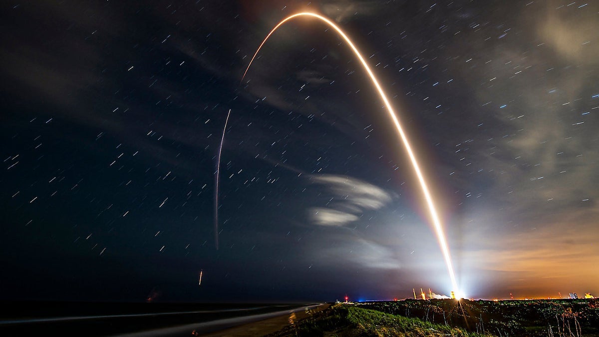 Musk'ın kablosuz iletişimi bozduğu yönündeki spekülasyonlar arttıkça SpaceX, EchoStar'dan daha fazla spektrum satın alıyor