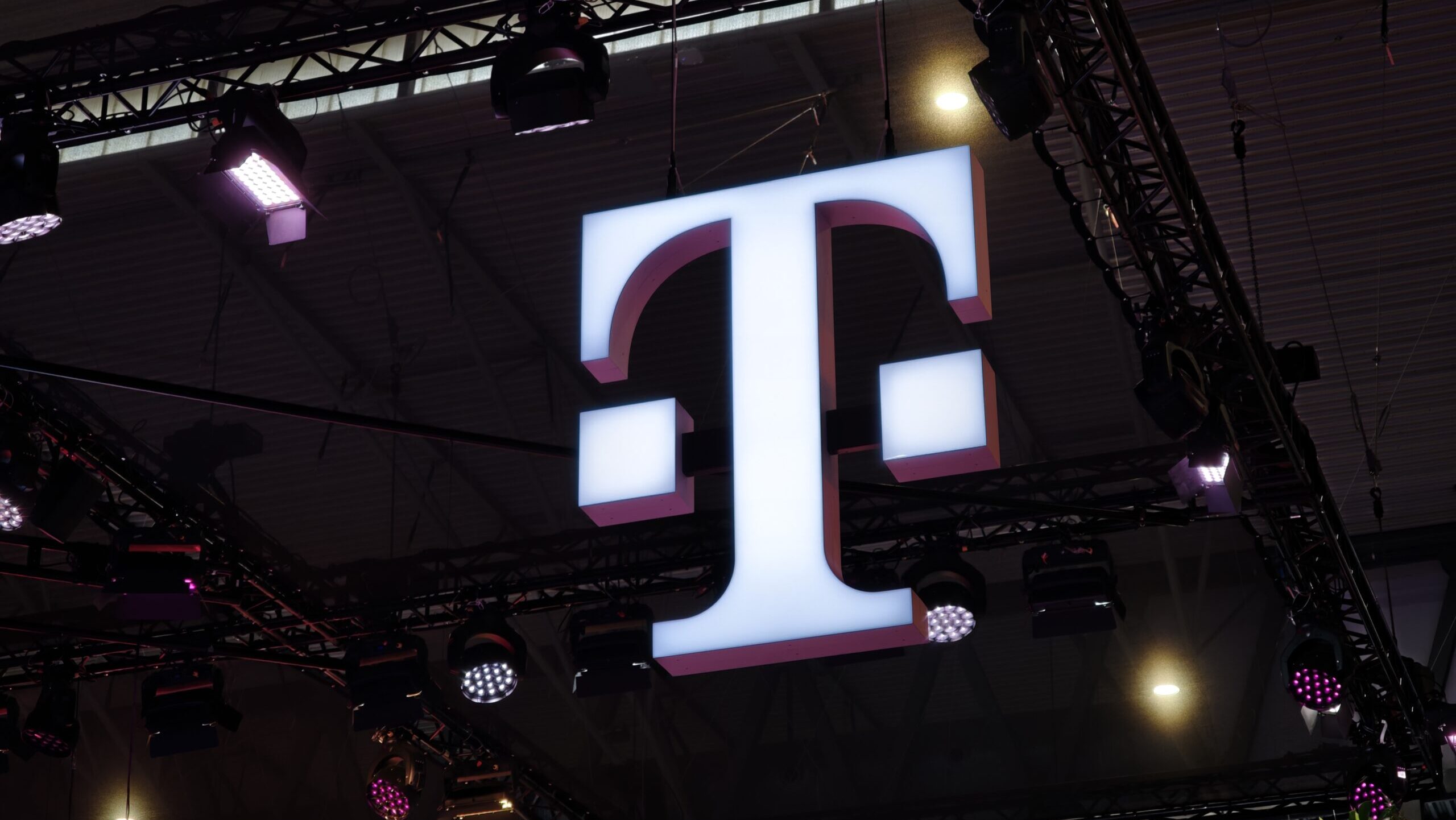 T-Mobile yeni taksit değişiklikleriyle sizi daha uzun süre içeride tutmak istiyor